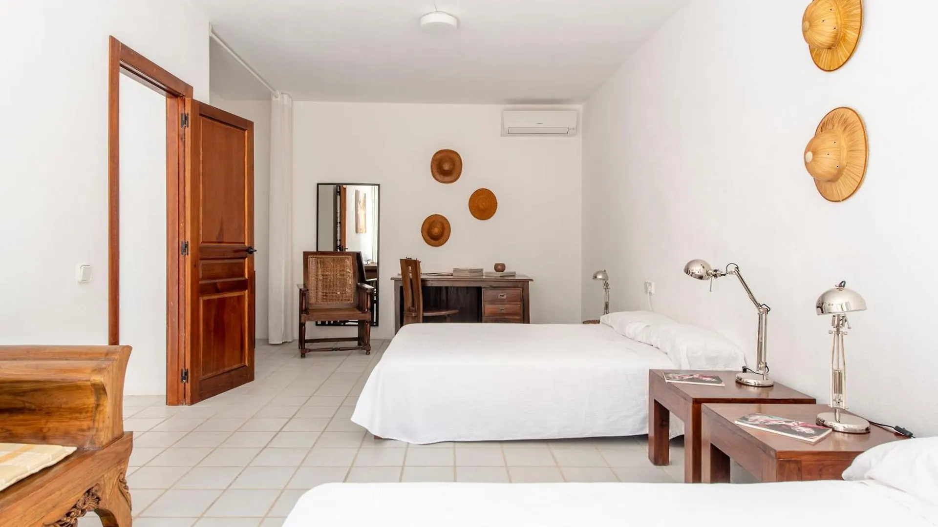 San Josep 6-Bed Villa Sleeps 14 Pool & Sea View San José